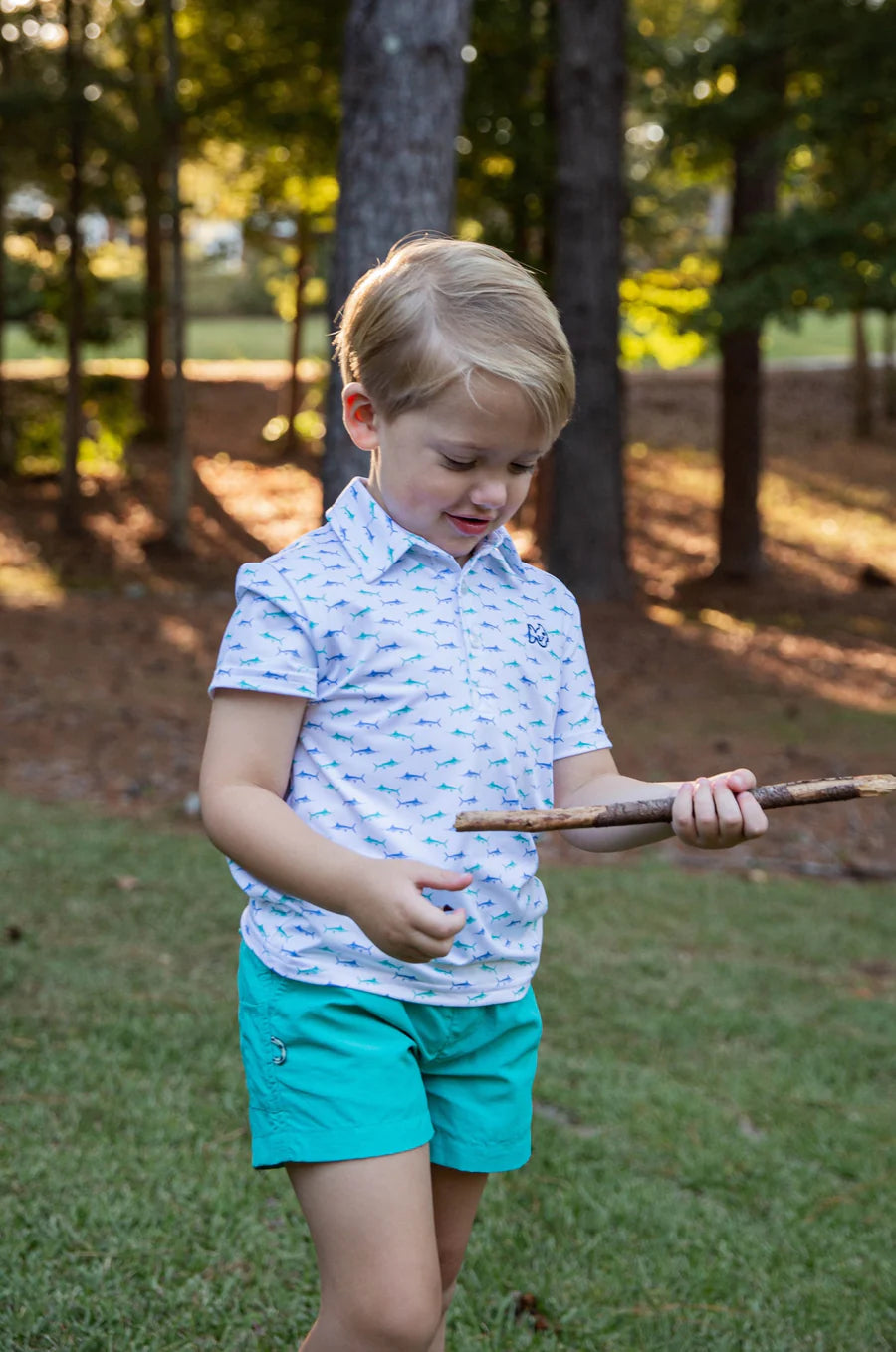 BOYS SHORT SLEEVE PRO PERFORMANCE POLO IN FISH PRINT ON WHITE